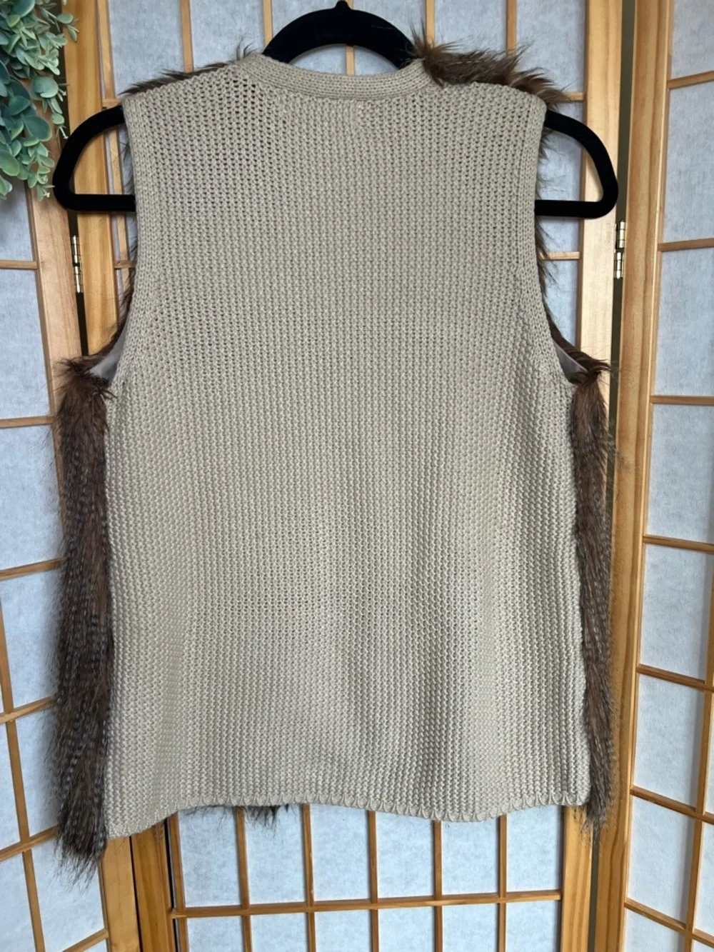 Pink Republic size small Open Front Faux Fur cream Knit Back Vest - Picture 5 of 7